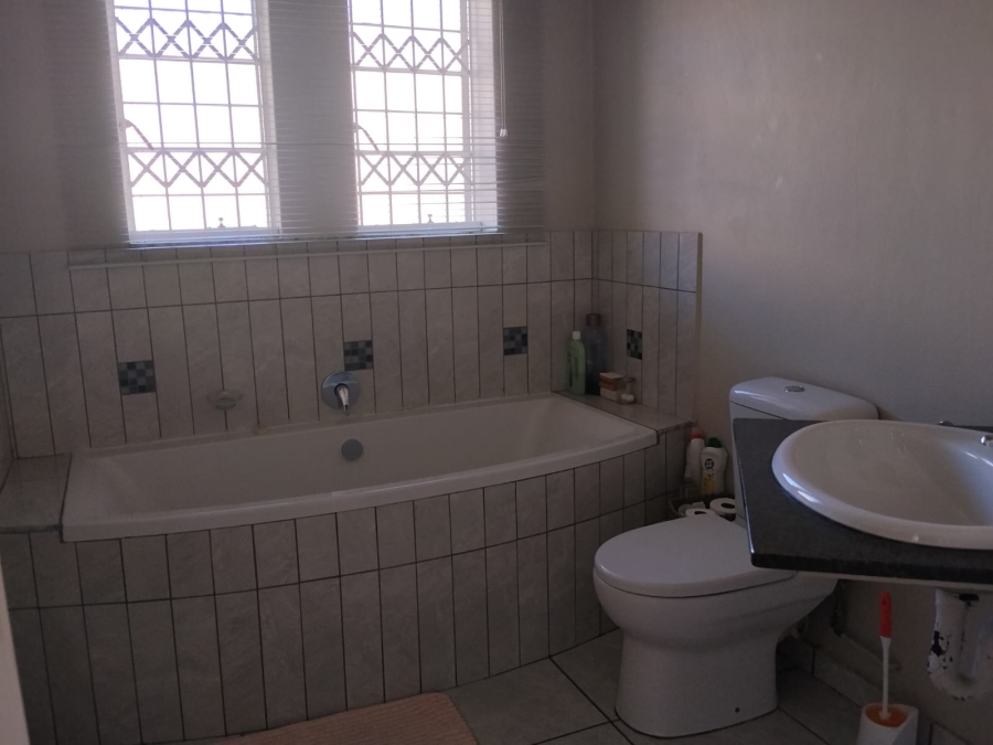 To Let 3 Bedroom Property for Rent in Waterval East North West